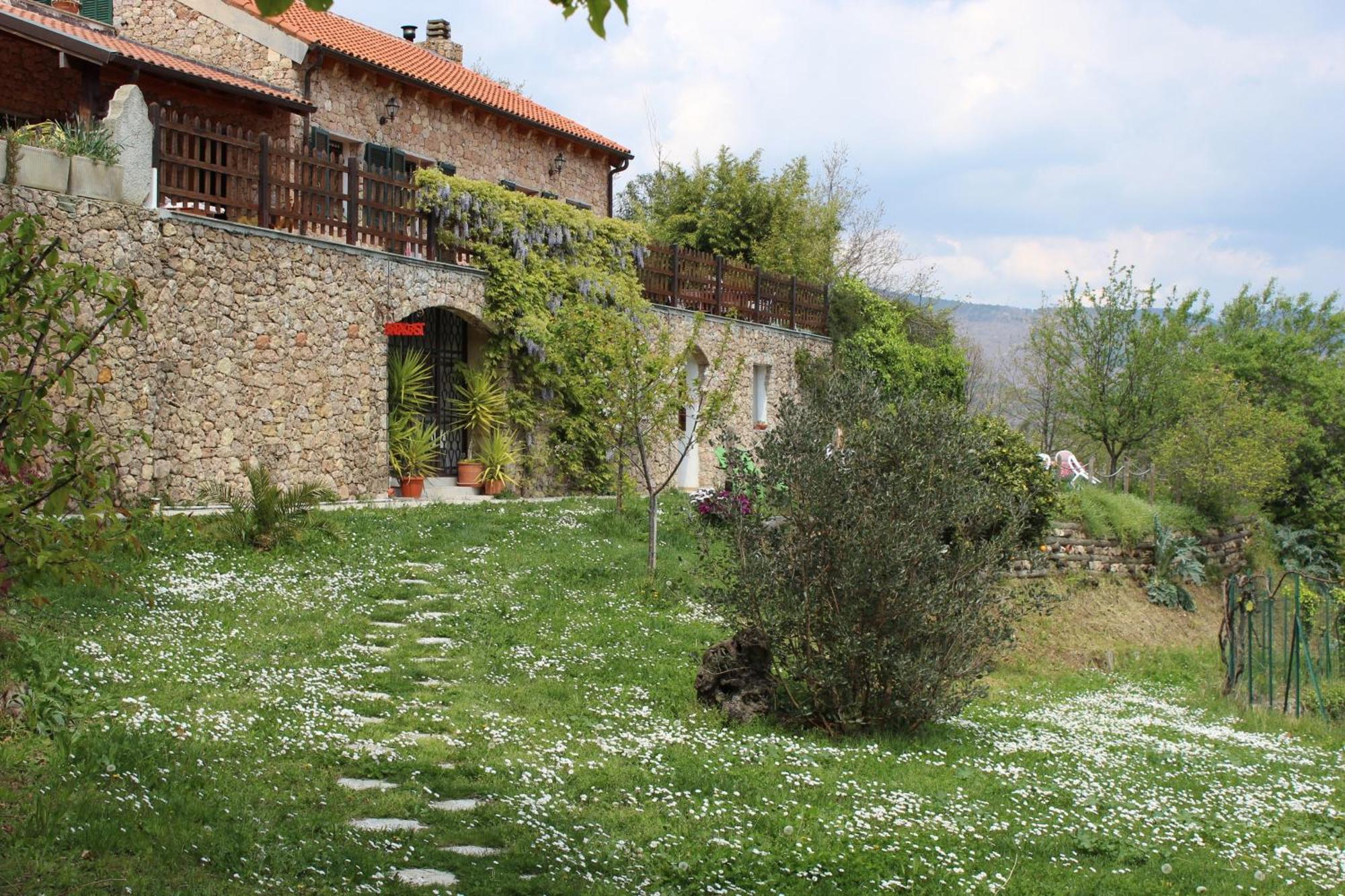 Bed and Breakfast Segni E Impronta Finale Ligure Exterior foto